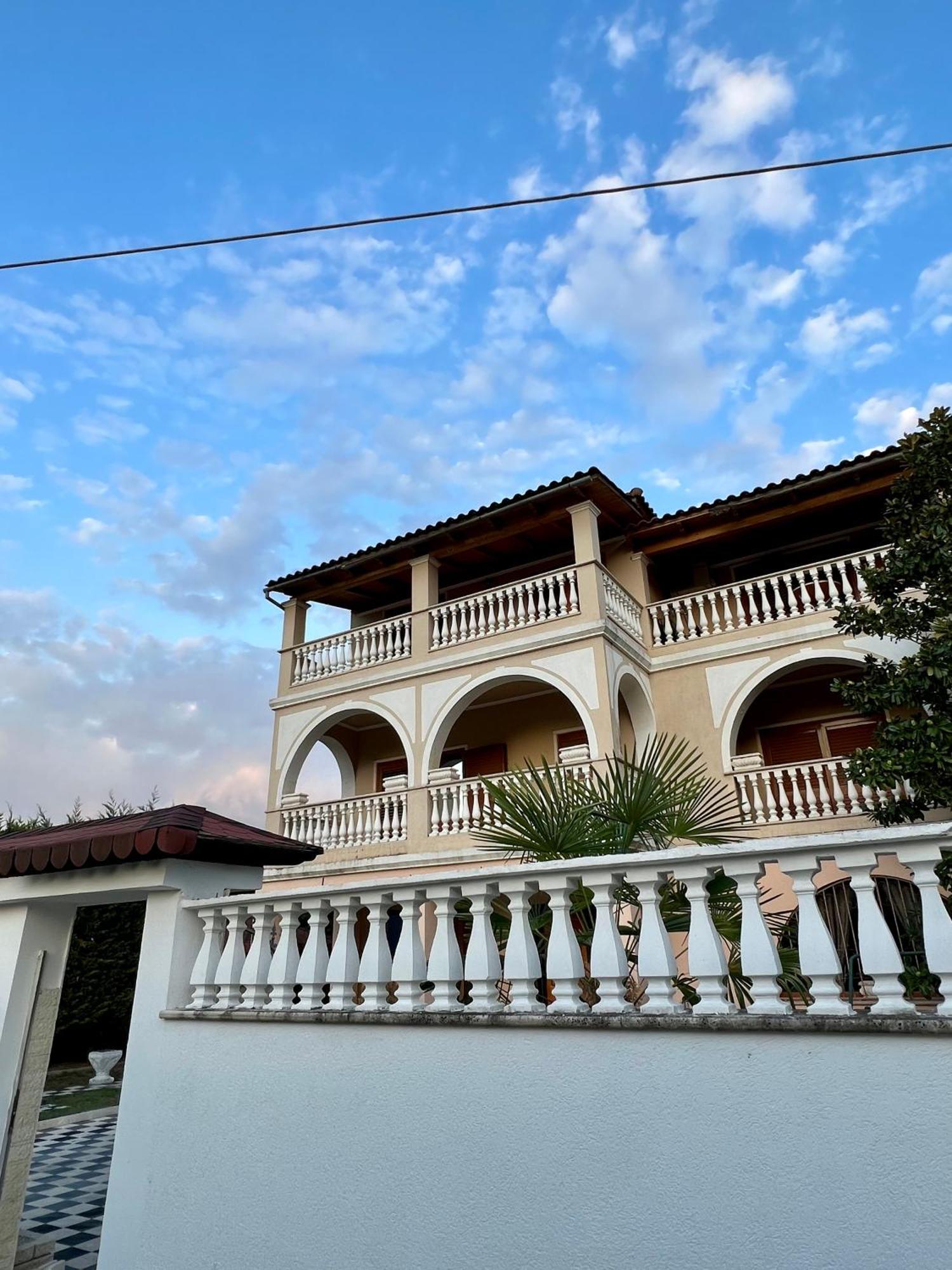 Guest House Pulake Berat Exteriér fotografie